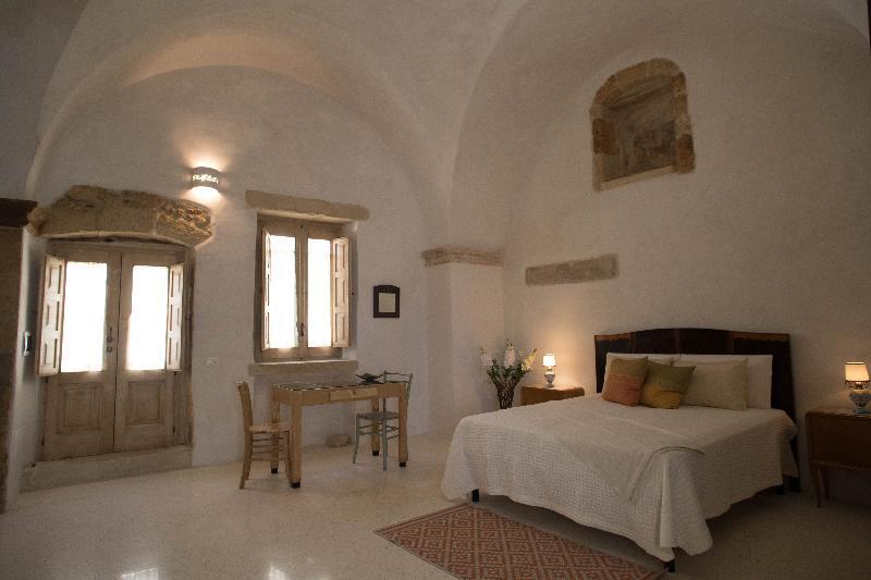 Historia- Dimore Corte Chiesa Corigliano dʼOtranto Eksteriør billede